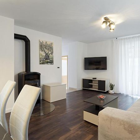 Apartment Larissa By Rent Istria Višnjan Kültér fotó